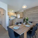 House Saraden Апартаменты Задар