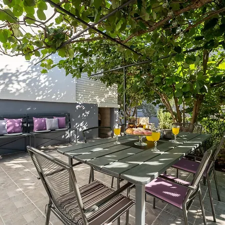 House Saraden Apartman Zára
