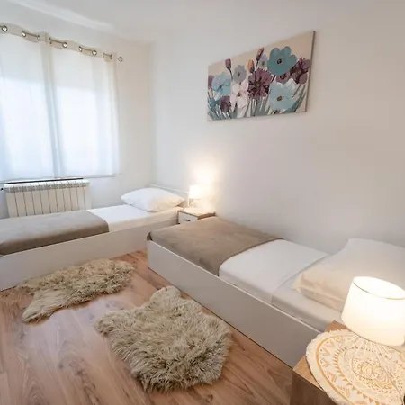 House Saraden شقة