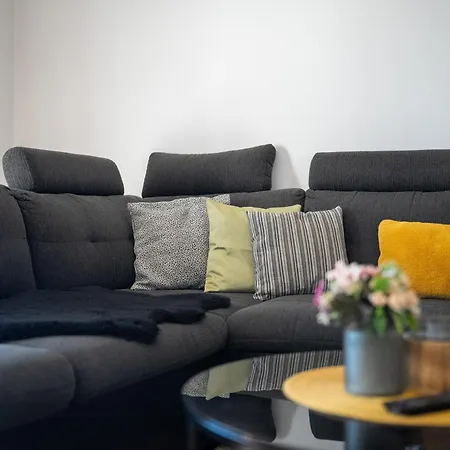House Saraden * Zára