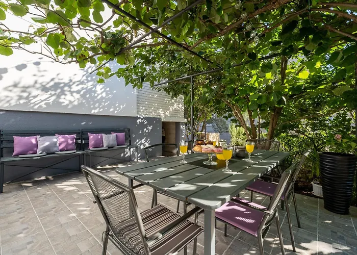 House Saraden דירה זאדאר