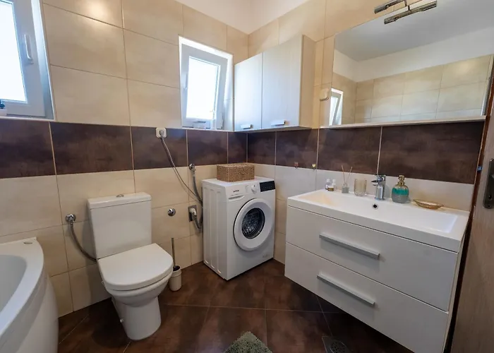 House Saraden דירה זאדאר